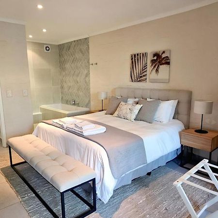 Beautiful Apartment Across From The Beach Kaapstad Buitenkant foto